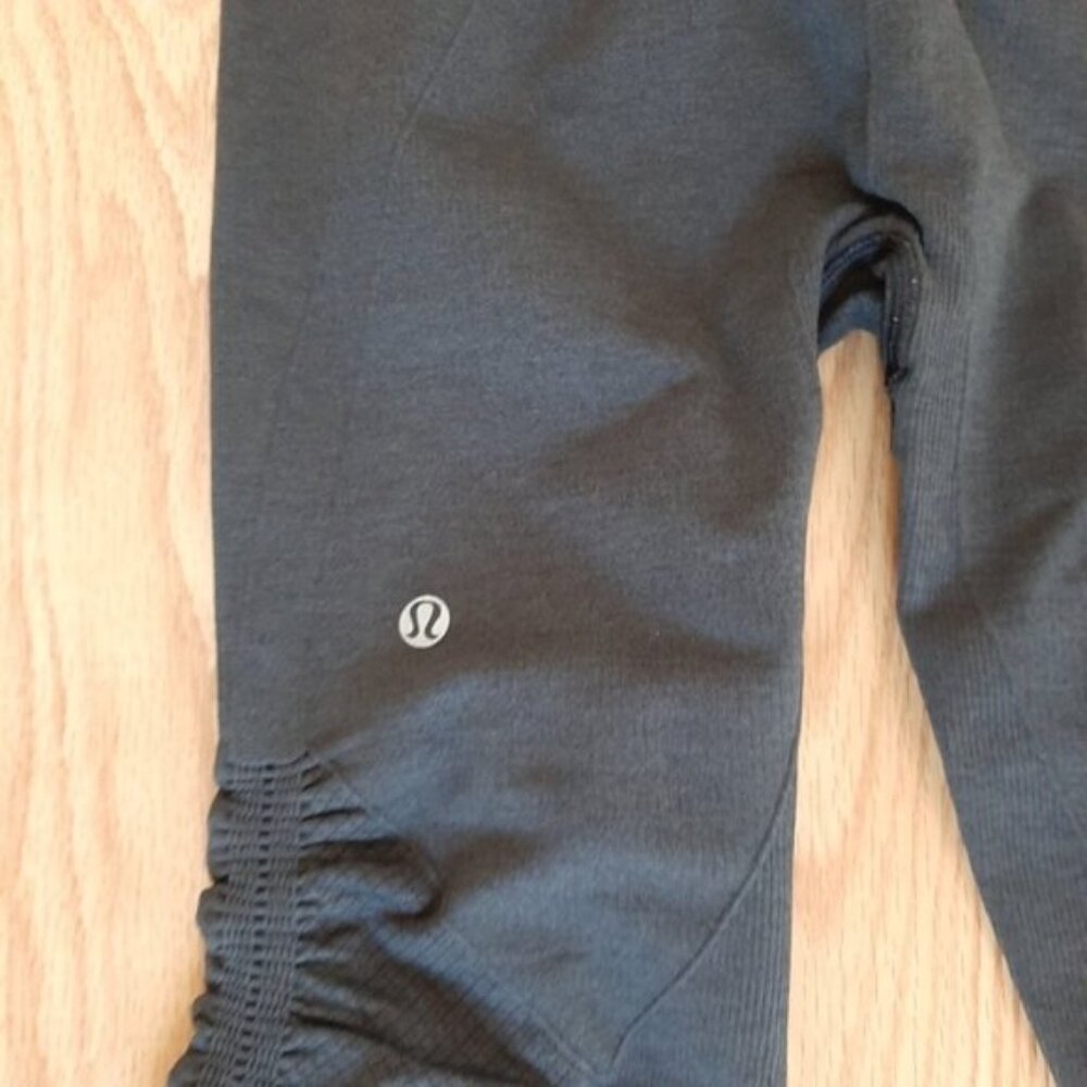 Lululemon Womens Black Crop Leggings  Black sz 6 - Picture 9 of 10
